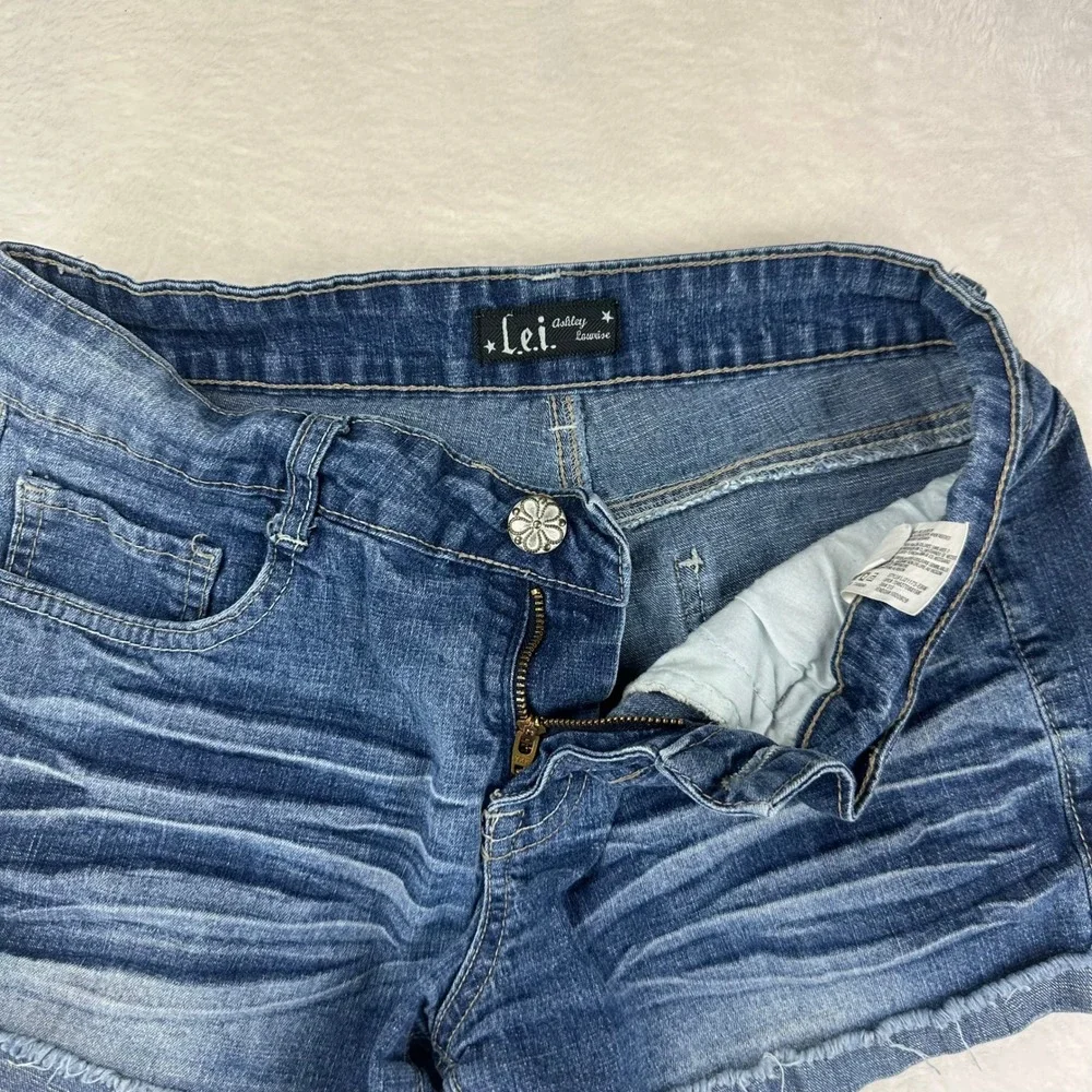 L.E.I Ashley Shorts‎ Womens 9 Low Rise Slim Distressed Cut Off Denim Y2K